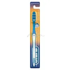 Зубная щетка Oral-B чистота, свежесть, сила