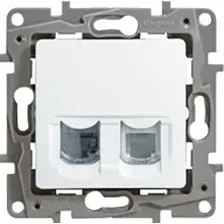 Розетка Legrand Etika 672252 (белый)