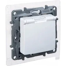 Розетка Legrand Etika 672226 (белый)