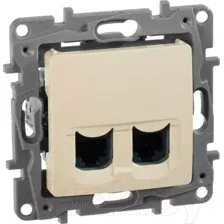 Розетка Legrand Etika 672355