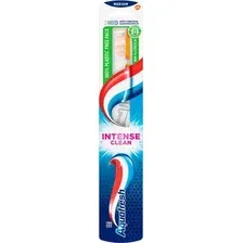 Зубная щетка Aquafresh Intense Clean