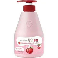 Лосьон для тела Welcos Kwailnara Strawberry Milk Body Lotion (560г)
