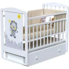 Классическая детская кроватка VDK Happy Lion маятник и ящик (белый)
