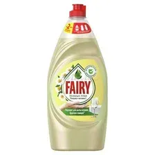 Средство для мытья посуды Fairy Нежные ручки Ромашка и витамин Е 900 мл