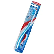 Зубная щетка Aquafresh All-in-One Protection